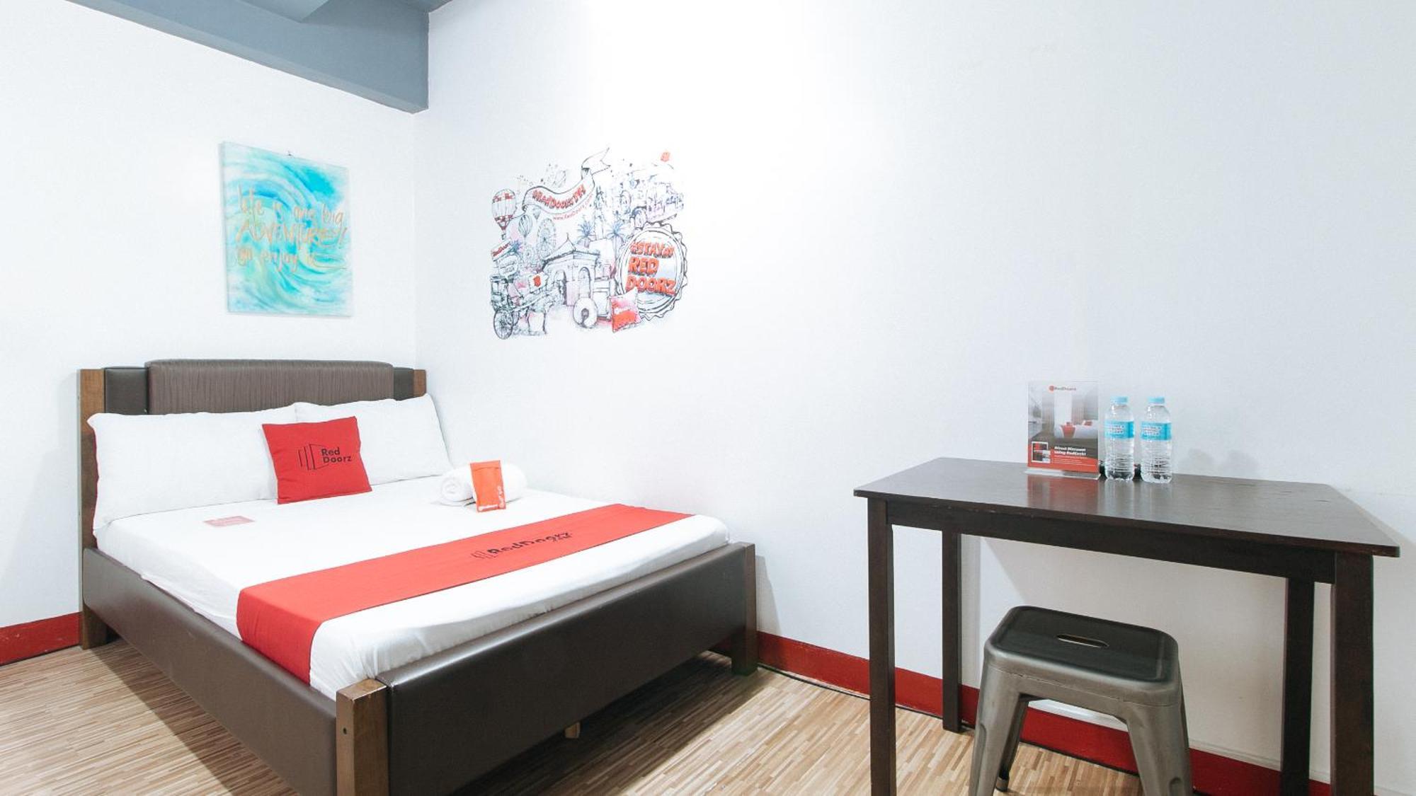 Reddoorz Near Quirino Station 2* Manila